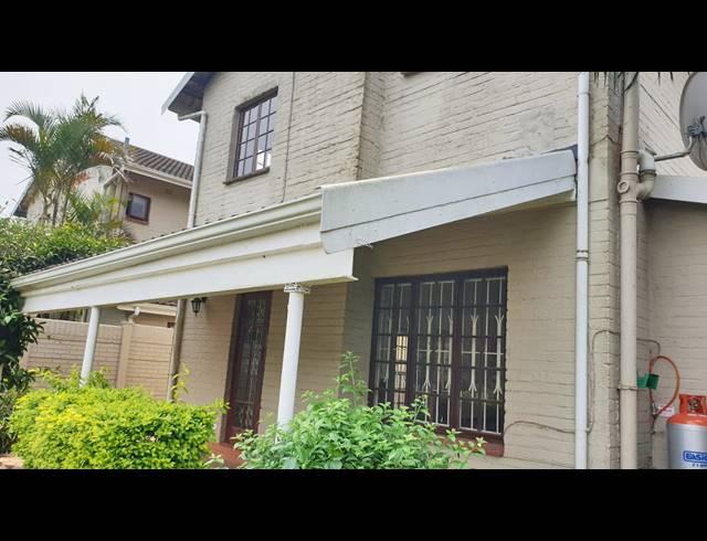 3 BEDROOM TOWNHOUSE RENTED IN HILLCREST CENTRAL